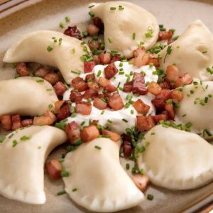 Bryndzové pirohy so smotanou a slaninkou